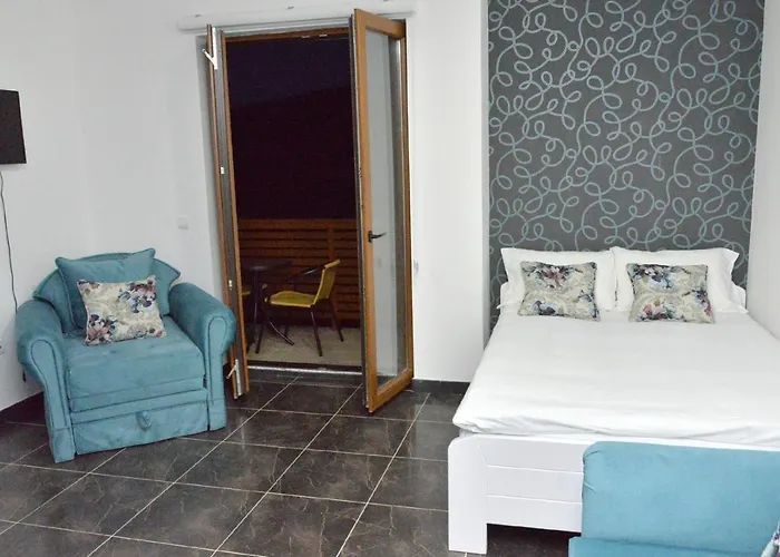 Hills Zeus Apartment